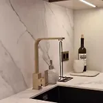 Marbel - Designer Retreat With Free Parking Apartment *