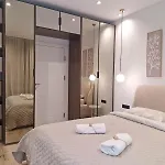 Apartment Marbel - Designer Retreat With Free Parking