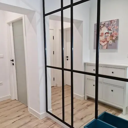 Marbél - Designer Retreat With Free Parking