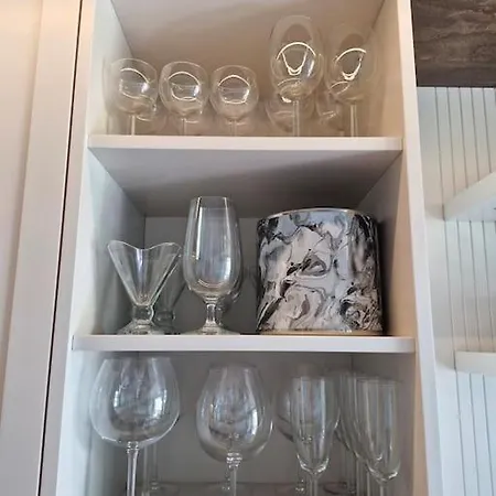 Marbél - Designer Retreat With Free Parking Appartement