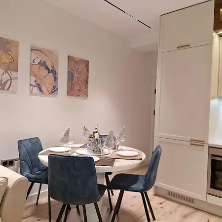 Appartement Marbél - Designer Retreat With Free Parking *