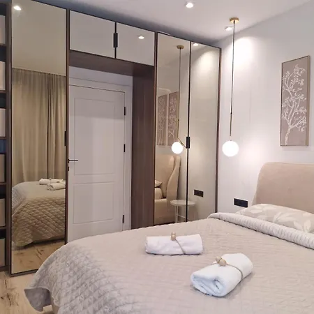 Daire Marbel - Designer Retreat With Free Parking