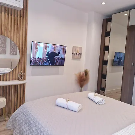 Appartement Marbél - Designer Retreat With Free Parking
