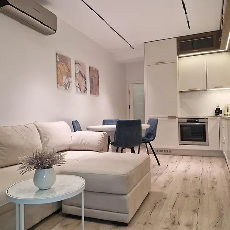 Marbel - Designer Retreat With Free Parking