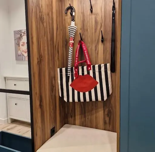 Marbel - Designer Retreat With Free Parking Apartment *