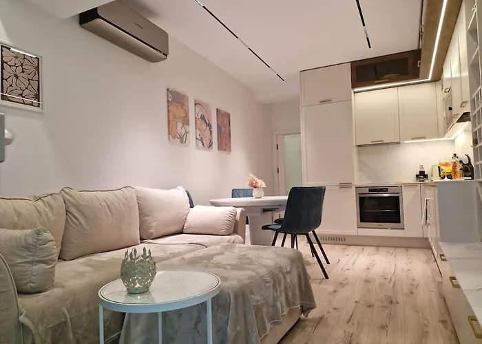 Marbel - Designer Retreat With Free Parking *