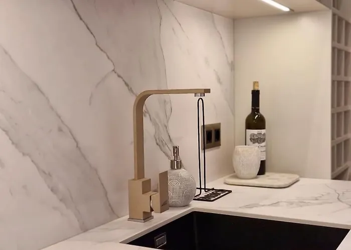 Marbel - Designer Retreat With Free Parking Apartment *