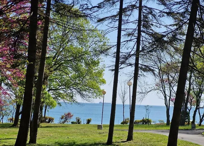 Marbel - Designer Retreat With Free Parking