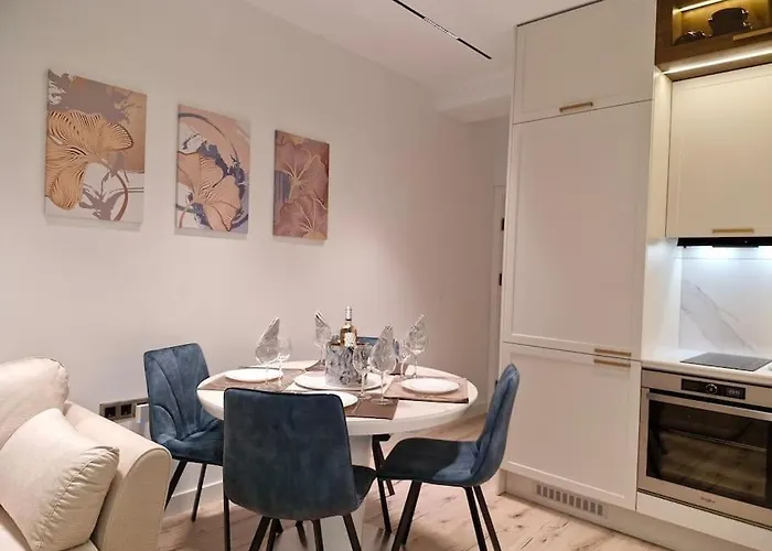 Apartment Marbel - Designer Retreat With Free Parking *