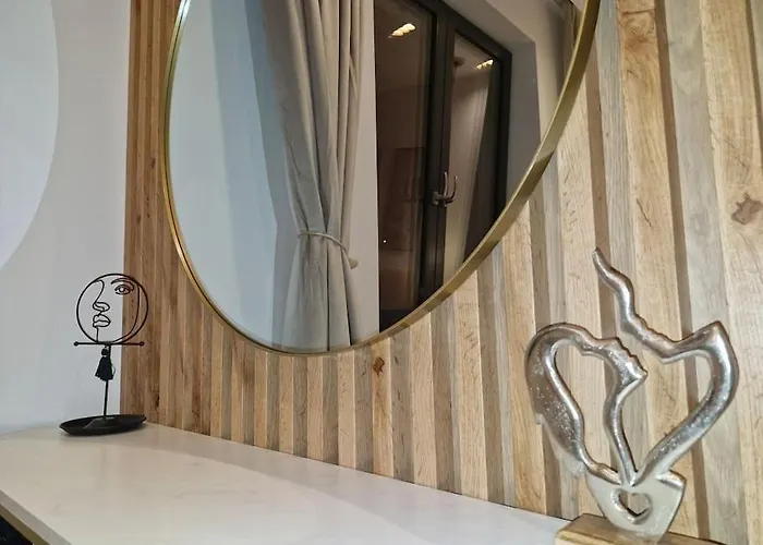 Marbel - Designer Retreat With Free Parking *