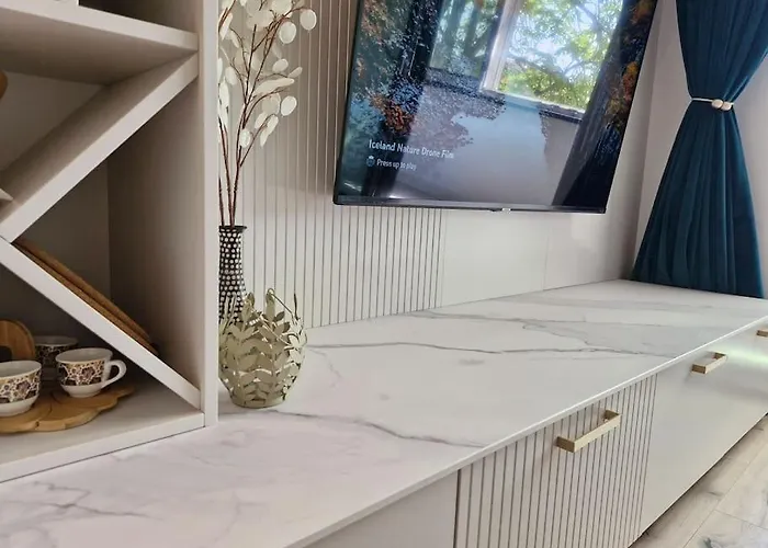 Marbel - Designer Retreat With Free Parking Apartment