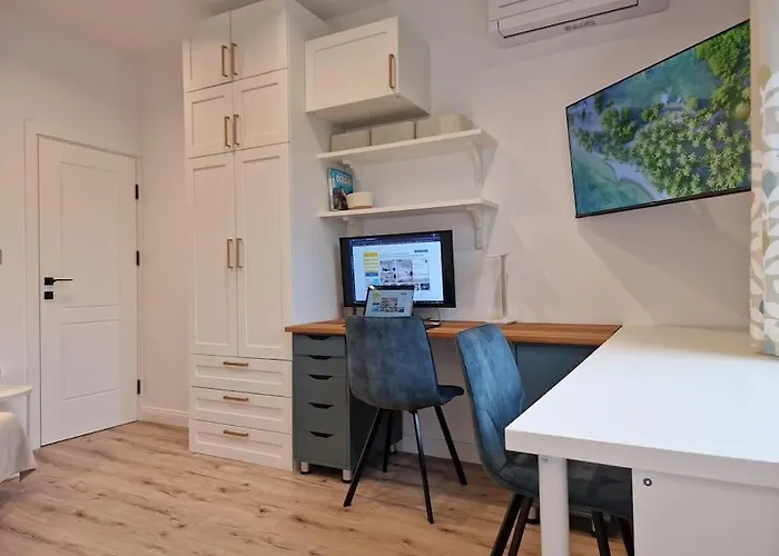 Marbel - Designer Retreat With Free Parking Apartment