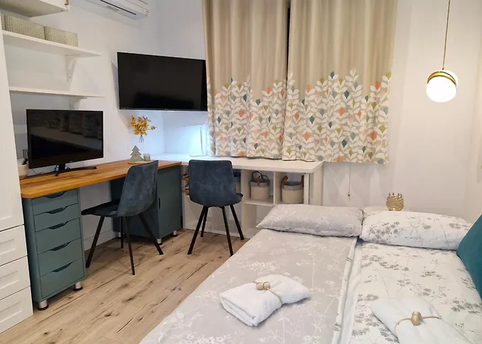 Marbel - Designer Retreat With Free Parking Apartment *