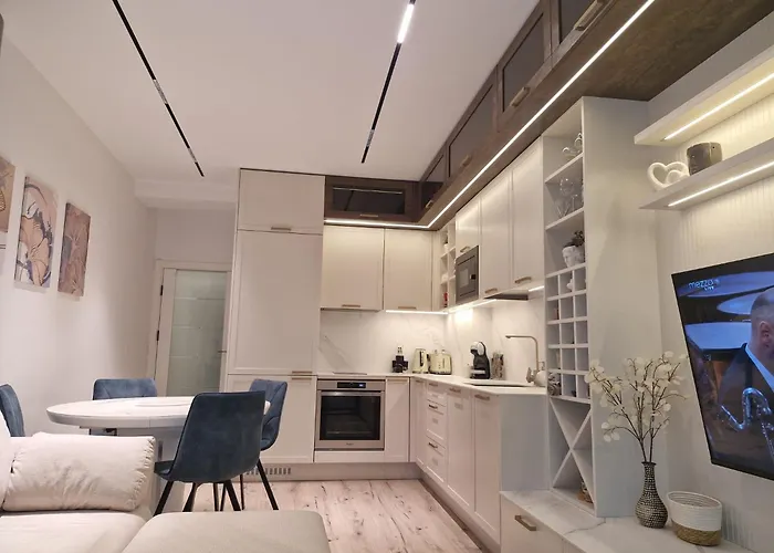 Marbel - Designer Retreat With Free Parking Apartment *