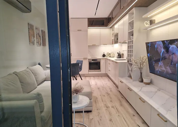 Marbel - Designer Retreat With Free Parking Apartment *